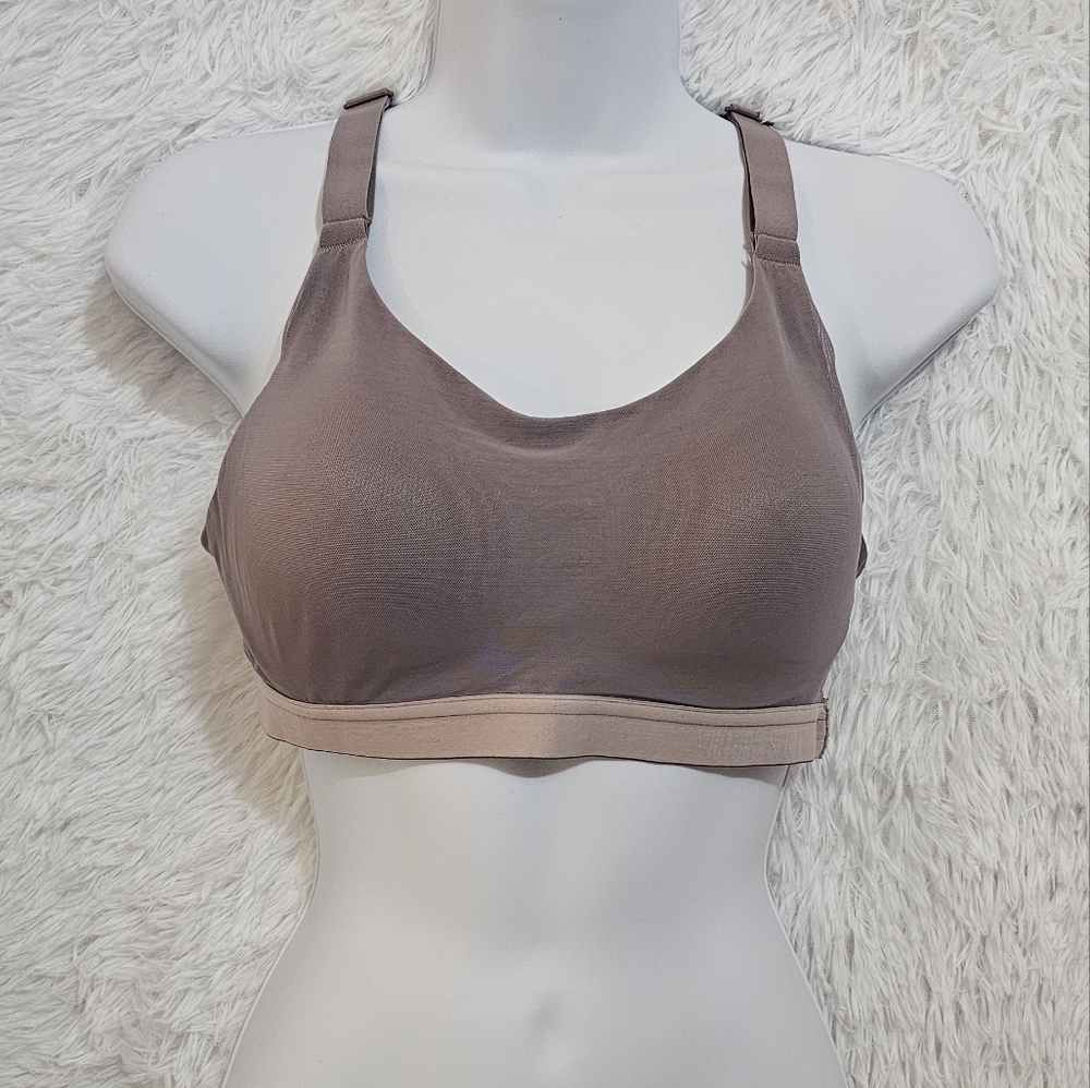 Victora Sports Bra Light Purple Lightly Padded Adjustable Straps 36B Mesh Cover